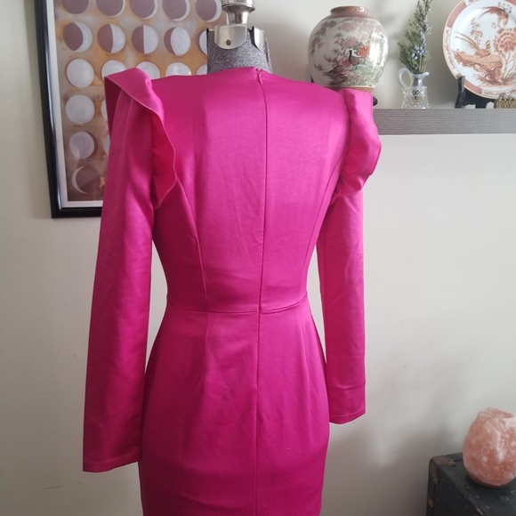 Deep V dress - Picture 3 of 12